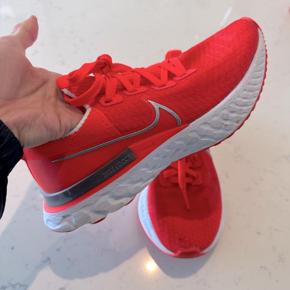 Nike infinity react tennis shoe.  Size 6.5
